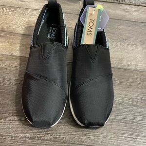 TOMS Women’s Alphageta 2.0 Black Slip-On Shoes